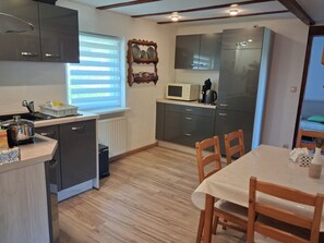 Frigorífic, forn, placa de cuina i rentaplats 