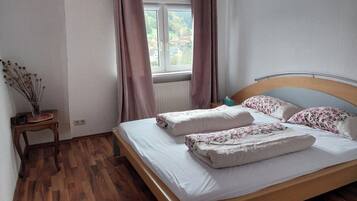 2 室のベッドルーム、アイロン / アイロン台、WiFi、ベッドシーツ