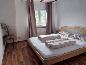 2 bedrooms, iron/ironing board, WiFi, bed sheets