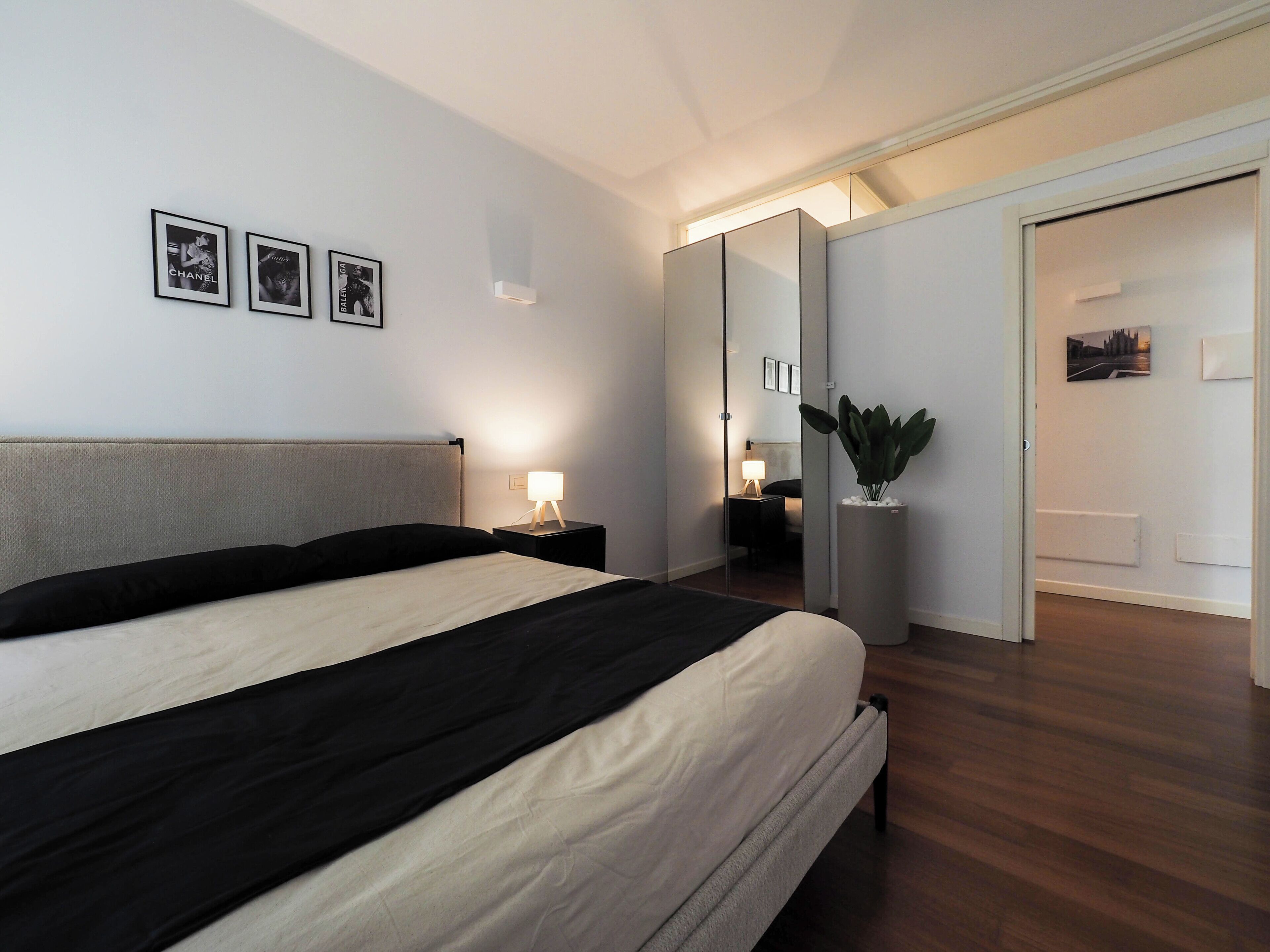 1 camera, una cassaforte in camera, ferro/asse da stiro