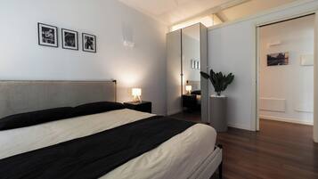 1 camera, una cassaforte in camera, ferro/asse da stiro