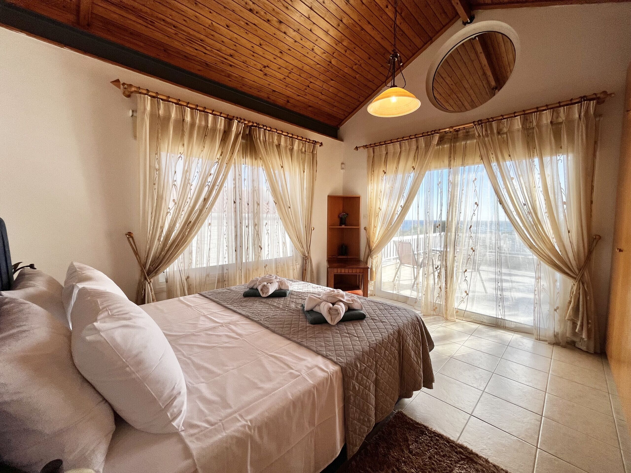 3 Schlafzimmer, Schreibtisch, schallisolierte Zimmer