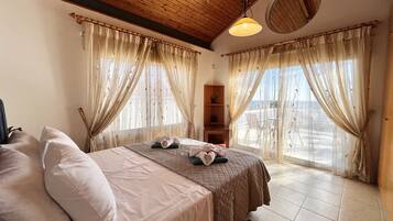 3 Schlafzimmer, Schreibtisch, schallisolierte Zimmer