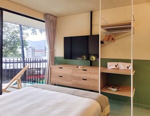 House - w Attractive 2BR w Balcony in Poblado (Medellín)