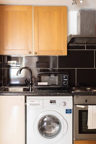 Cozy Studio In Prime South Kensington