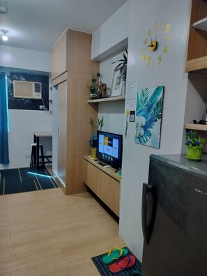 Living room - Luxurious City View Condo for Rent in Quezon City (Quezon City)
