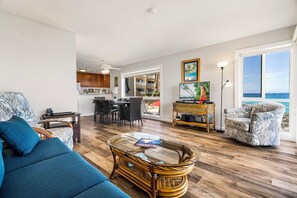 Apartment, Mehrere Betten, Veranda, Meerblick (Sea Village 1101) | Wohnbereich