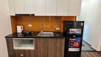 Studio Classic - balkong - utsikt mot staden | Eget kök | Kylskåp och spishäll