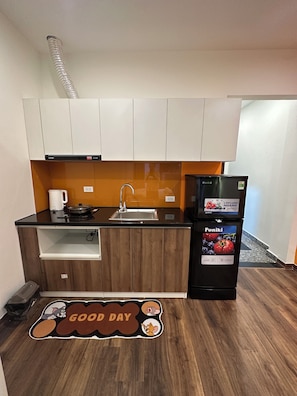 Studio Classic - balkong - utsikt mot staden | Eget kök | Kylskåp och spishäll