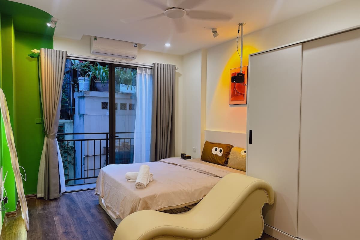 Classic Studio, Balcony, City View | Premium bedding, desk, laptop workspace, blackout drapes