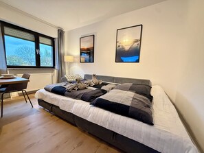 2 chambres, fer et planche à repasser, Wi-Fi, draps fournis