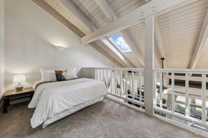 2 bedrooms, desk, iron/ironing board, free WiFi - Embers & Evergreens Retreat Hot tubs Pool LLV457 (South Lake Tahoe)