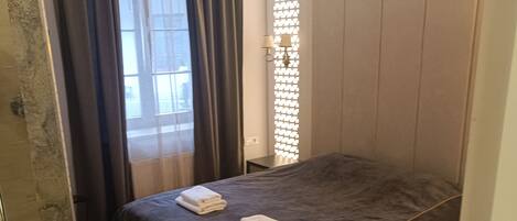 1 غرفة نوم ومكواة/لوح كي وواي فاي وملاءات أسرّة