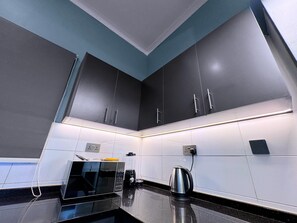 Economy Apartment, Balcony, City View | Dapur peribadi