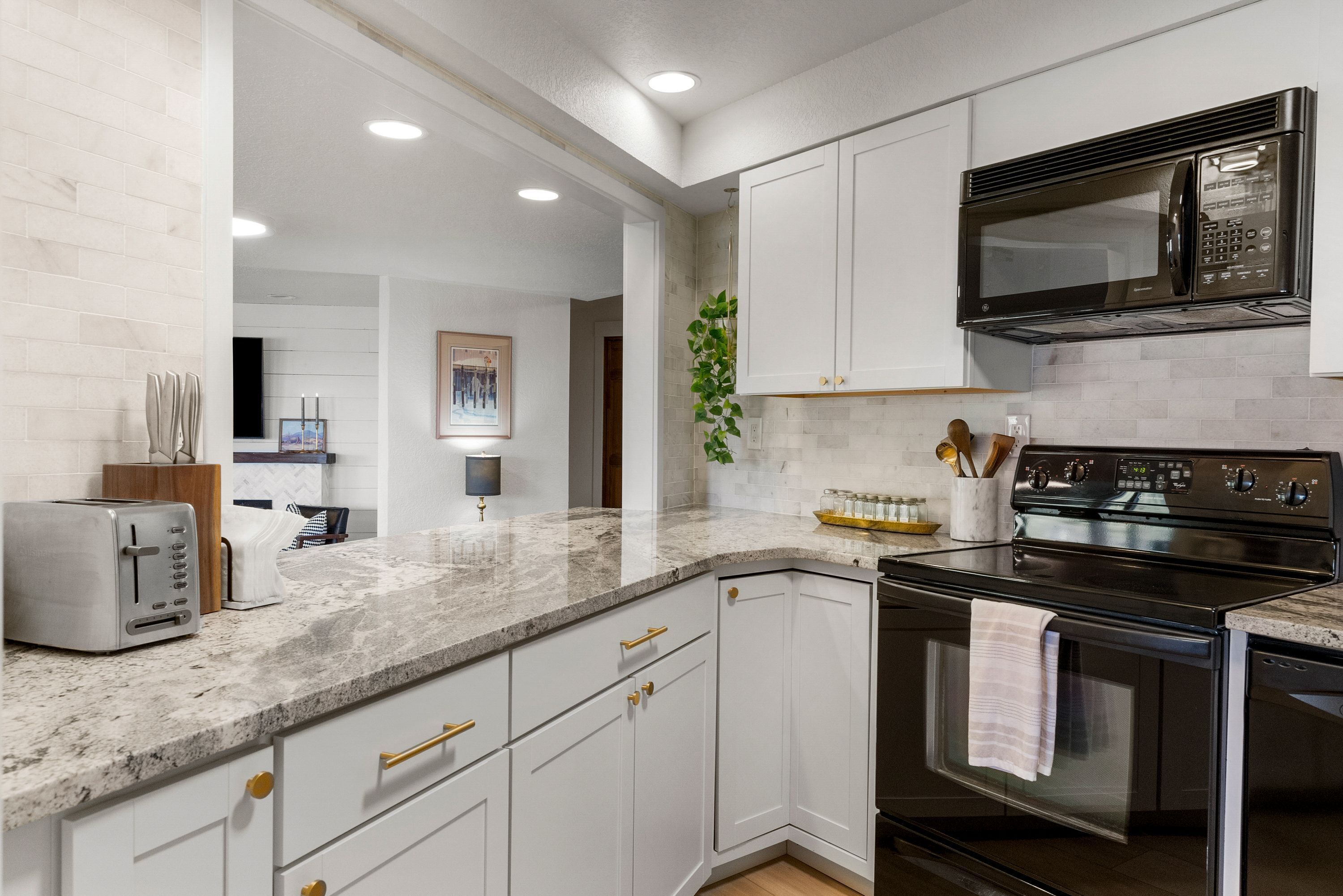 冰箱、微波炉、烤箱、炉灶