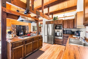 Fridge, microwave, oven, stovetop - Peaceful Tahoe Cabin in Carnelian Bay (Carnelian Bay)