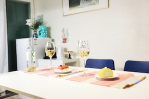 Dining - #Gimpo Airport#Songjeong Station 3mins#Hongdae30mins#Food Street#5F#Elevator (Seoul)