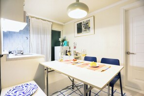 Dining - #Gimpo Airport#Songjeong Station 3mins#Hongdae30mins#Food Street#5F#Elevator (Seoul)