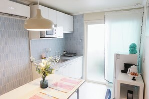 Private kitchen - #Gimpo Airport#Songjeong Station 3mins#Hongdae30mins#Food Street#5F#Elevator (Seoul)