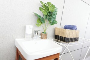 Interior - #Gimpo Airport#Songjeong Station 3mins#Hongdae30mins#Food Street#5F#Elevator (Seoul)