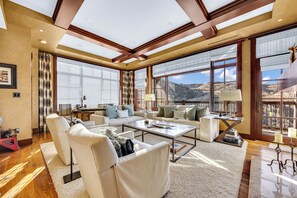 Smart TV, fireplace - Luxury 3-Bedroom Retreat at Flagstaff Lodge – Deer Valley, Utah (Park City)