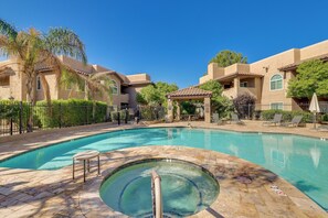 Apartment (2 Bedrooms) | Interior - Pool & Tennis Access! Condo in Central Scottsdale (Scottsdale)