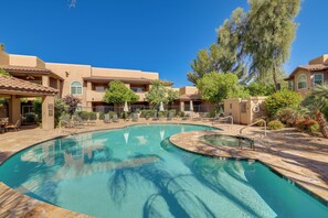 Apartment (2 Bedrooms) | Interior - Pool & Tennis Access! Condo in Central Scottsdale (Scottsdale)