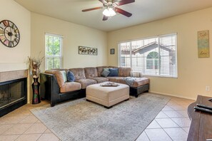 Front of property - Pool & Tennis Access! Condo in Central Scottsdale (Scottsdale)