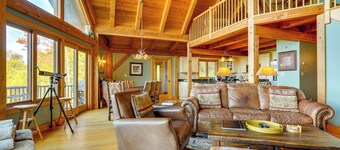 4 Mi to Stratton! Group Getaway w/ Deck & Views