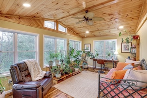 Interior - Ski Asheville! Mountain-view Hideaway w/ Deck (Asheville)