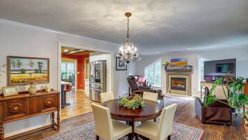 House (2 Bedrooms) | Interior