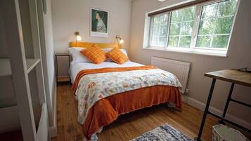 2 bedrooms, iron/ironing board, Internet, bed sheets