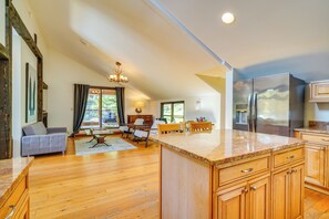 House (4 Bedrooms) | Interior - Luxe 5,000 Sq Ft Retreat: 5 Mi to Stratton Resort (Jamaica)