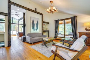 House (4 Bedrooms) | Interior - Luxe 5,000 Sq Ft Retreat: 5 Mi to Stratton Resort (Jamaica)