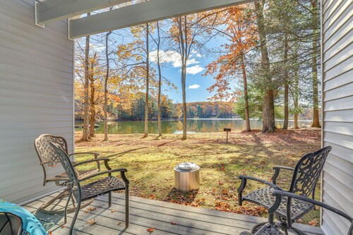 Steps to Lake Tanglwood: Tranquil Wooded Retreat