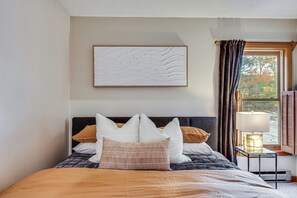 Apartment (3 Bedrooms) | Interior - Ski, Hike & Unwind! Riverfront Getaway in Lincoln (Lincoln)