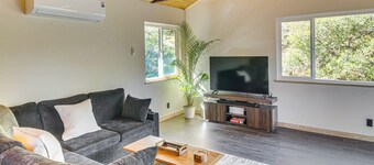 Walk to Village! Romantic Pine Mtn Nature Escape