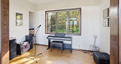 Sophisticated Pool Escape By Evergreen Home