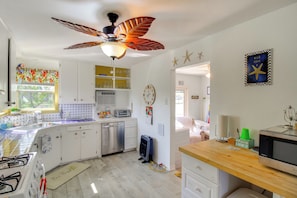 Interior - Canal-front Home w/ Deck: 6 Mi to Rockport Beach (Rockport)