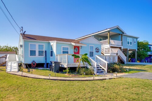 Canal-front Home w/ Deck: 6 Mi to Rockport Beach