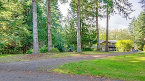 A house surrounded by tall trees and a gravel driveway. - Near Olympic NP, Beaches! Nature Lover's Farmhouse (Port Angeles)
