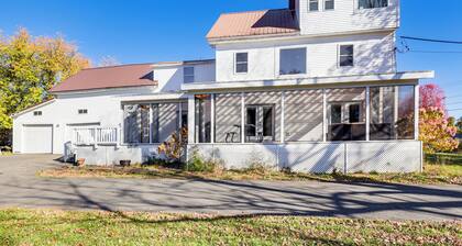 Hike, Ski & Explore: Patten Home w/ Pool Table!