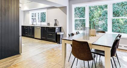 2 Mi to Uscg Academy! Convenient New London Home