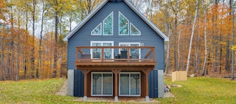 White Mtns Holiday Home! Cabin 1 Mi to Skiing