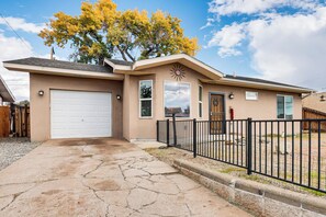 House (3 Bedrooms) | Interior - Hike & Golf: Farmington Home 1 Mi to Animas River! (Farmington)