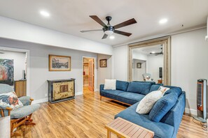 Apartment (3 Bedrooms) | Interior - Easily Explore Fair Oaks Village! Unique Condo (Fair Oaks)