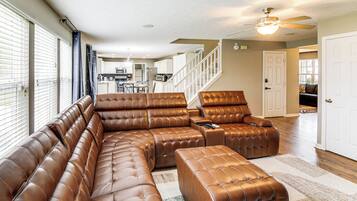 House (3 Bedrooms) | Interior