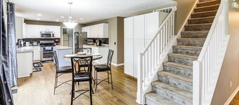 20 Mi to Colts Games & Indy 500: Family Getaway!