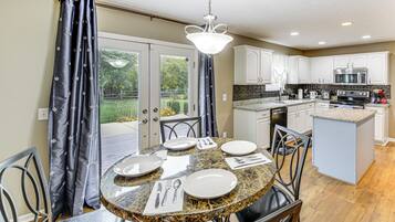 House (4 Bedrooms) | Interior