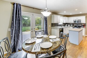 House (4 Bedrooms) | Interior